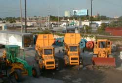 Heavy earth moving equipments cleaning alt="Heavy